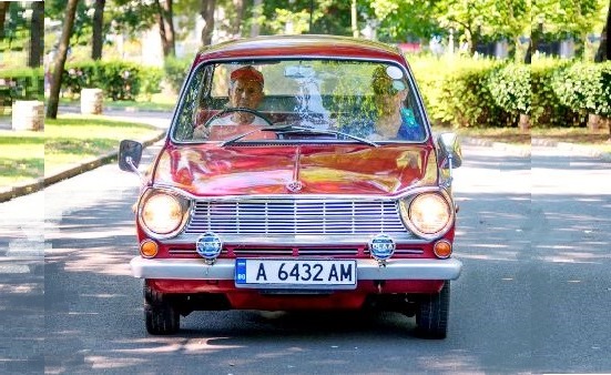 100 коли и мотори на ретро парад в Бургас