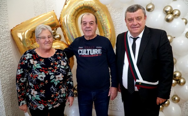 Тринадесет златни двойки подновиха брачните си клетви в Камено