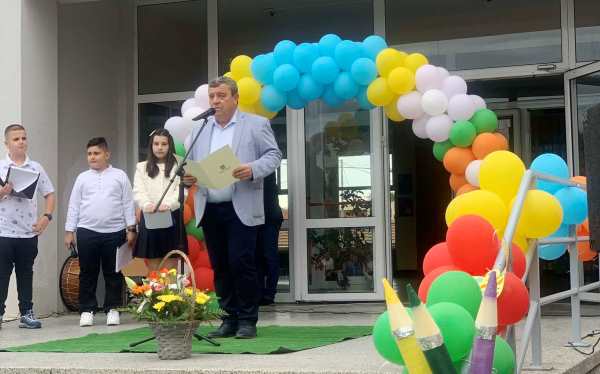 Кметът на Камено откри учебната година в СУ Христо Ботев