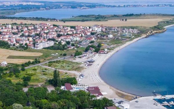 На плаж Крайморие: 5 евро чадър, 5 евро шезлонг
