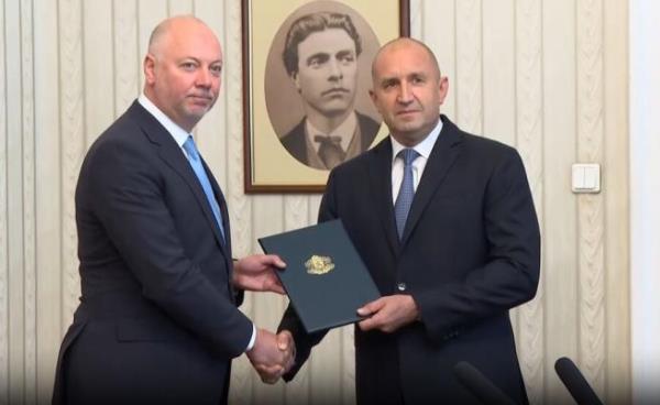 Радев връчи първия мандат на ГЕРБ-СДС, министрите са предложени