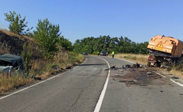 Шофьор загина, сблъска се челно с цистерна