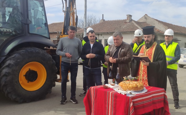 С водосвет на първа копка бе даден ход на още един проект в община Камено