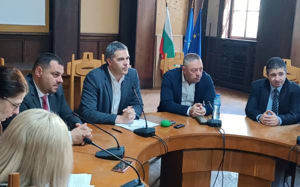 Партиите в Бургас се изпокараха за състава на РИК