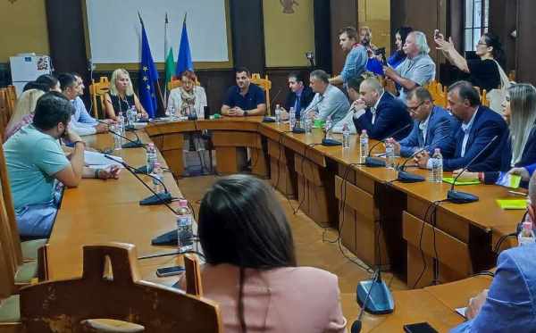 Партиите се изпоскараха в РИК Бургас, не избраха председател и секретар